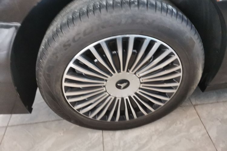 岚图汽车 岚图梦想家 2025款 PHEV 四驱旗舰乾崑版车身外观6008