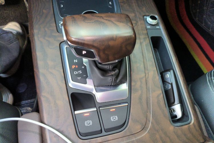 奥迪Q5L 2020款 改款 40 TFSI 荣享时尚型中控内饰18