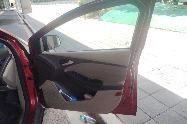 福特 福克斯 2012款 三厢 1.6L 自动舒适型中控内饰7005