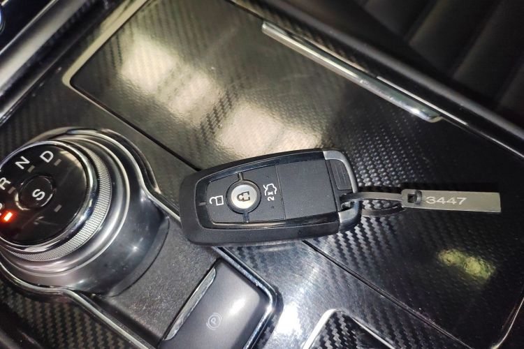 福特 蒙迪欧 2020款 EcoBoost 180 时尚型中控内饰7001