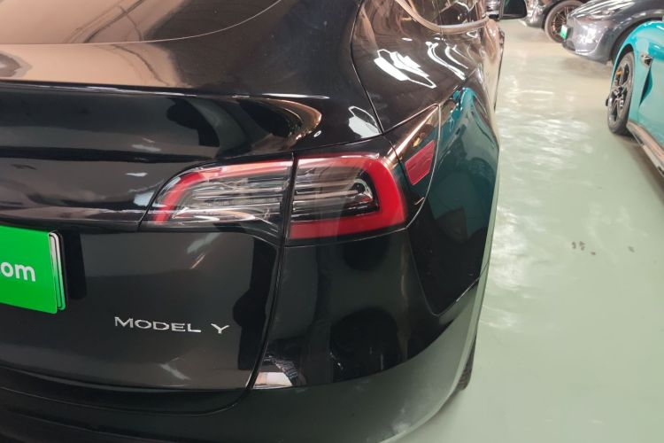 特斯拉 Model Y 2022款 后轮驱动版车身外观9