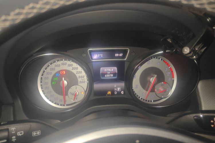 奔驰GLA 2016款 GLA 200 时尚型中控内饰14