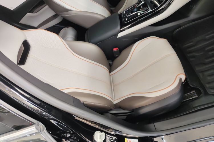 比亚迪 秦PLUS 2023款  冠军版 DM-i 120KM超越型局部细节41