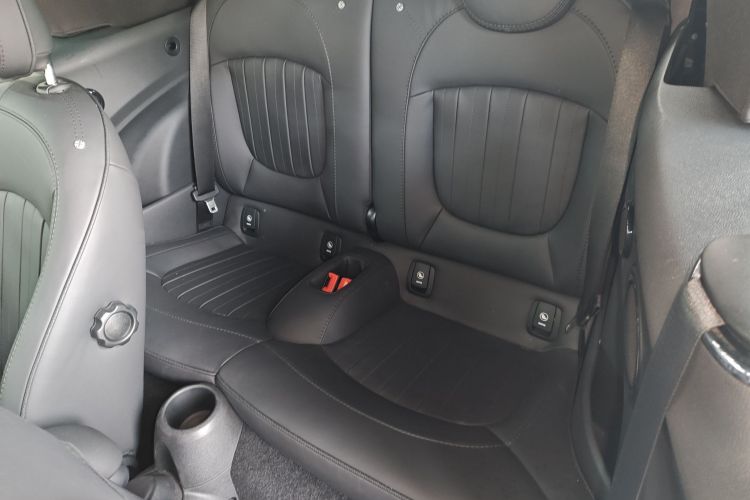 MINI 2023款 改款 2.0T COOPER S CABRIO 艺术家中控内饰21