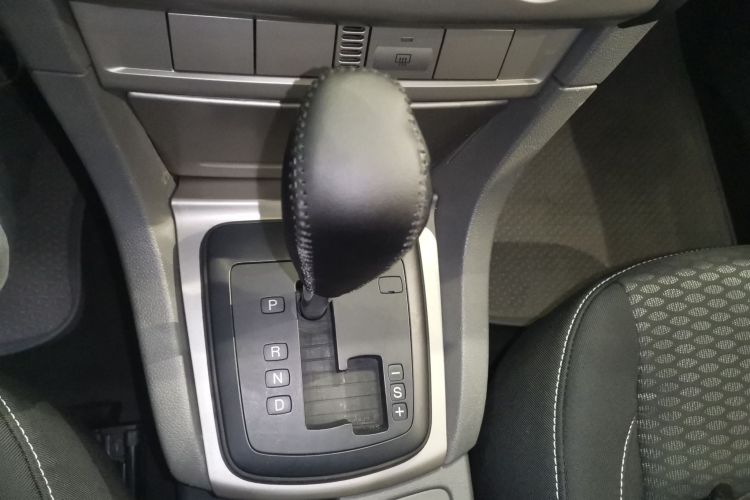 福特 福克斯 2013款 两厢经典 1.8L 自动基本型中控内饰18