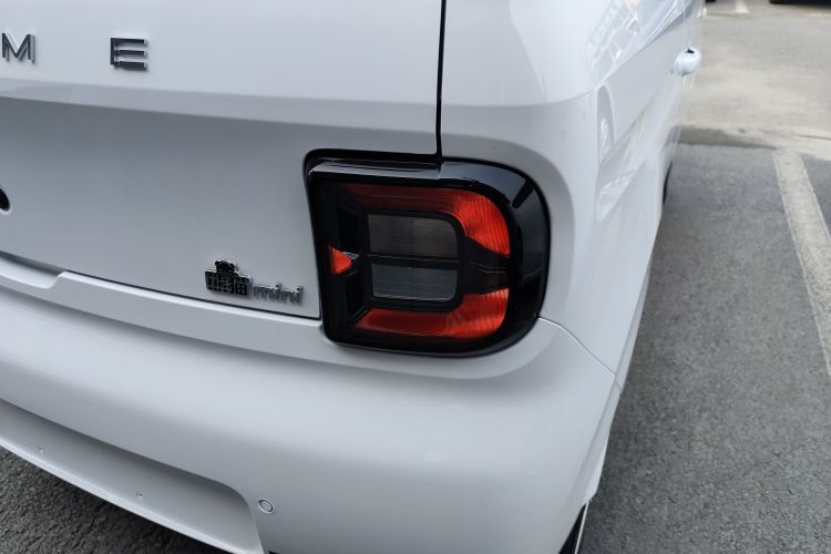 吉利银河 熊猫 2025款 210km 元气熊车身外观9