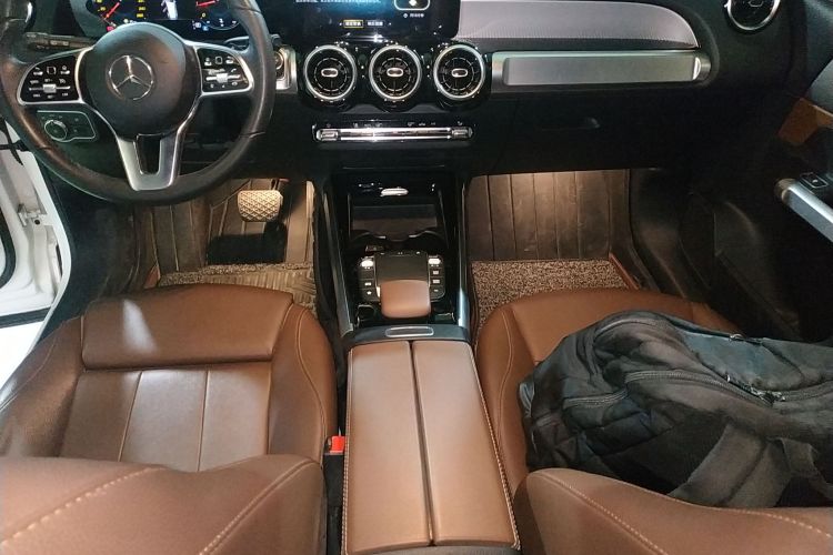 奔驰GLB 2023款 GLB 200 动感型局部细节18