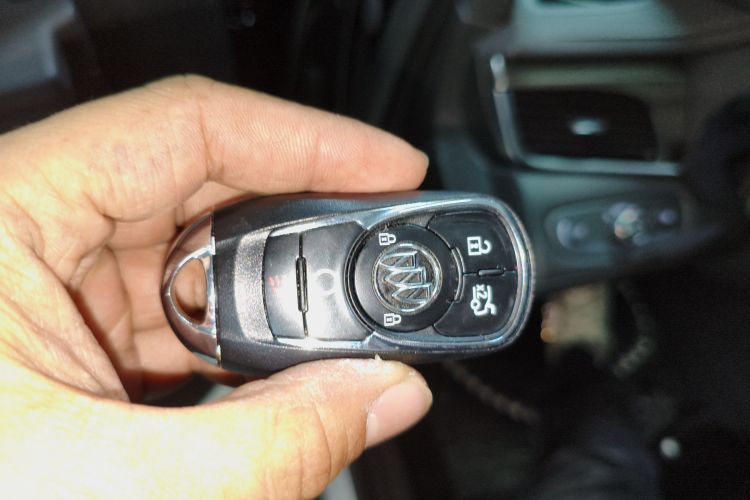 别克 君越 2018款 20T 精英型中控内饰11