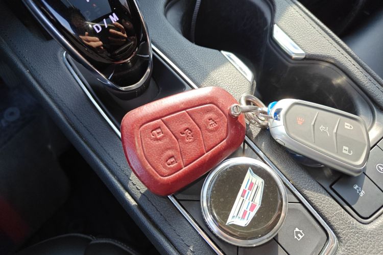 凯迪拉克XT4 2021款 28T 两驱领先型中控内饰7001