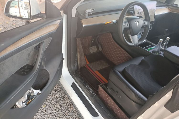 特斯拉 Model Y 2021款 长续航全轮驱动版中控内饰7003