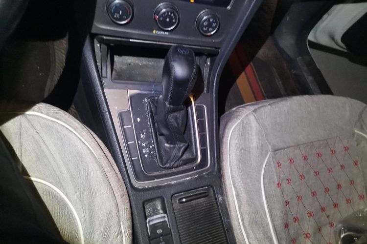 大众 高尔夫 2015款 1.6L 自动舒适型中控内饰18