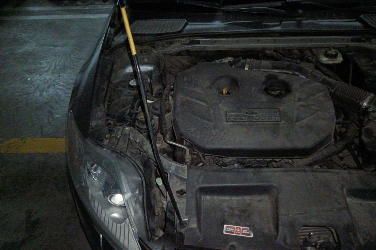 福特 蒙迪欧-致胜 2011款 2.0L GTDi240豪华运动型局部细节9006