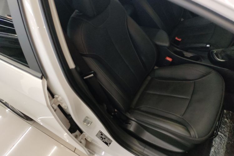 别克 英朗 2019款 18T 自动互联精英型 国VI中控内饰41