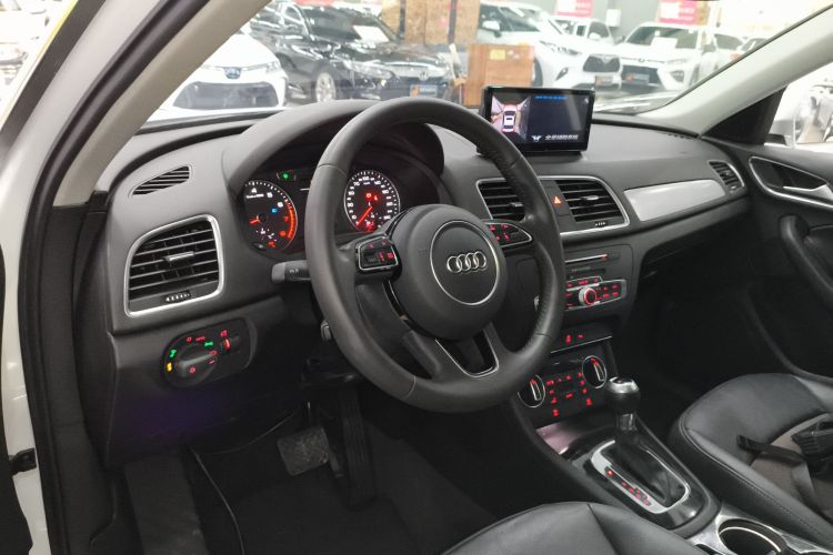 奥迪Q3 2018款 30周年年型 30 TFSI 时尚型中控内饰12