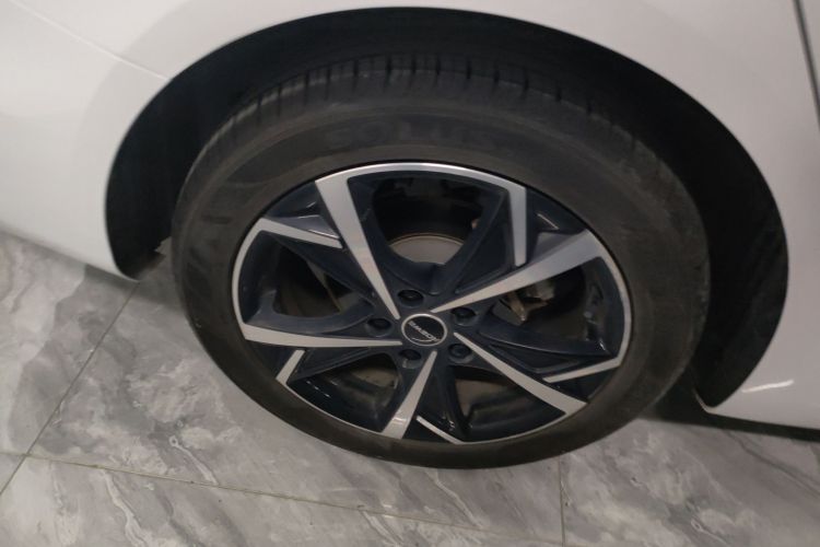 荣威i5 2023款 1.5L CVT尊荣版车身外观6003