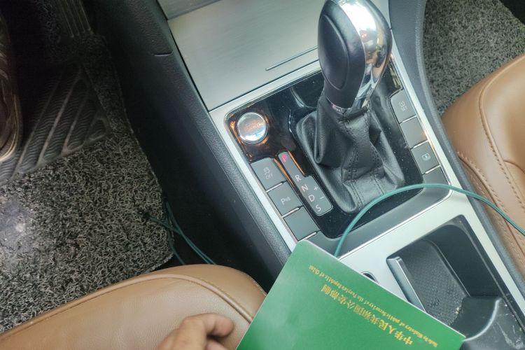 大众 帕萨特 2014款 1.8TSI DSG御尊版中控内饰18