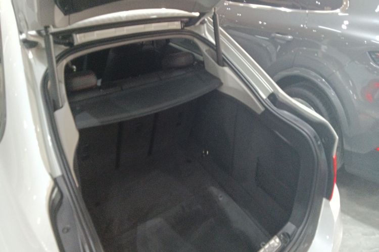 宝马4系 2014款 428i  xDrive Gran Coupe 设计套装型机舱底盘23