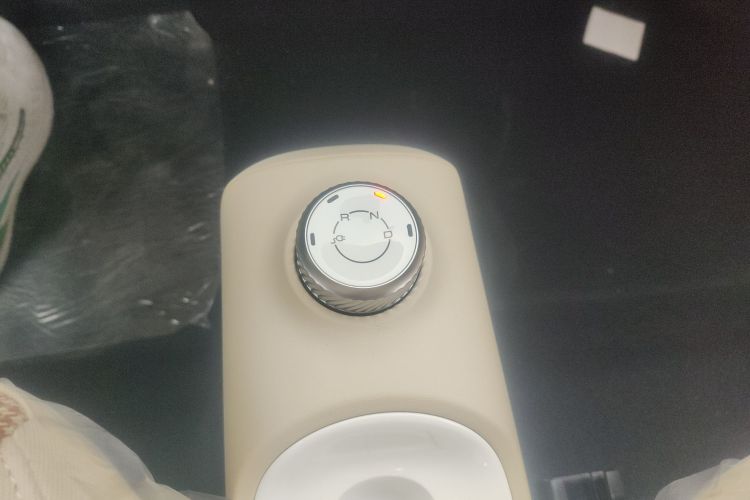 五菱汽车 宏光MINIEV 2024款 第三代 215km 青春版中控内饰18