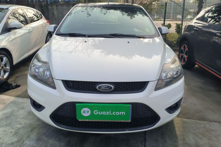 福特 福克斯 2013款 两厢经典 1.8L 自动基本型车身外观2