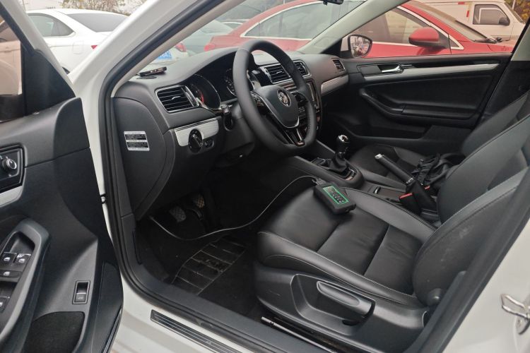 大众 速腾 2015款 1.6L 手动舒适型中控内饰20