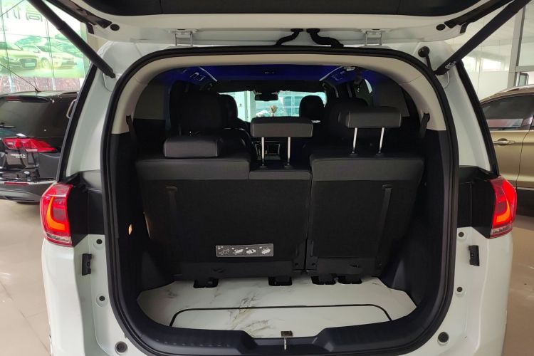 广汽传祺 传祺M8 2023款 领秀系列 390T 尊贵版机舱底盘23