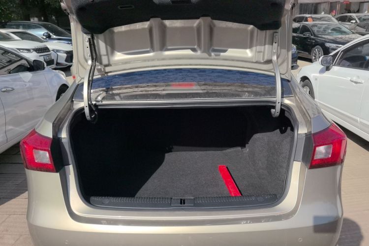 荣威360 2017款 1.5L 自动豪华版机舱底盘23