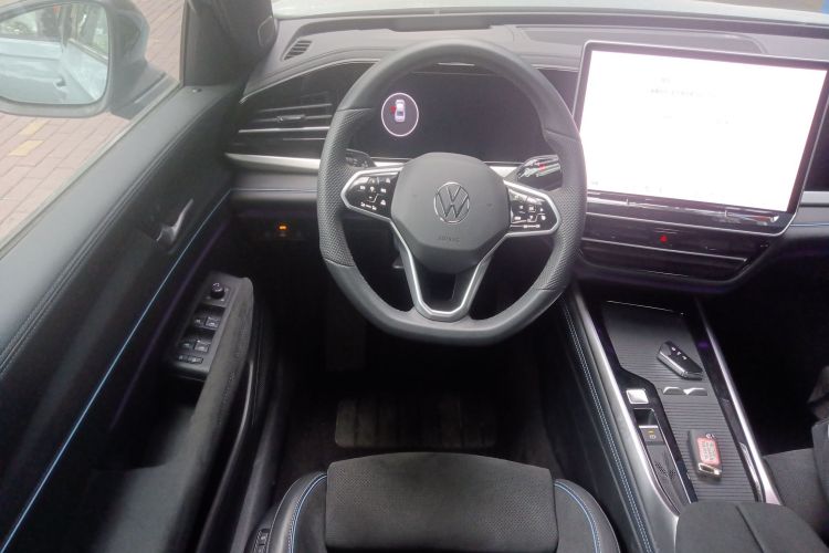 大众 帕萨特 2025款 Pro 380TSI 星空龙尊版中控内饰13