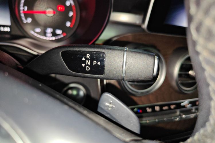 奔驰GLC 2019款 改款 GLC 300 L 4MATIC 动感型中控内饰18