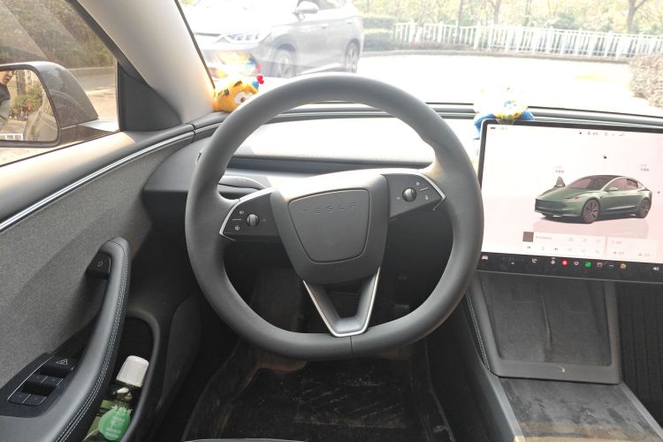 特斯拉 Model 3 2025款 改款 长续航后轮驱动版中控内饰13