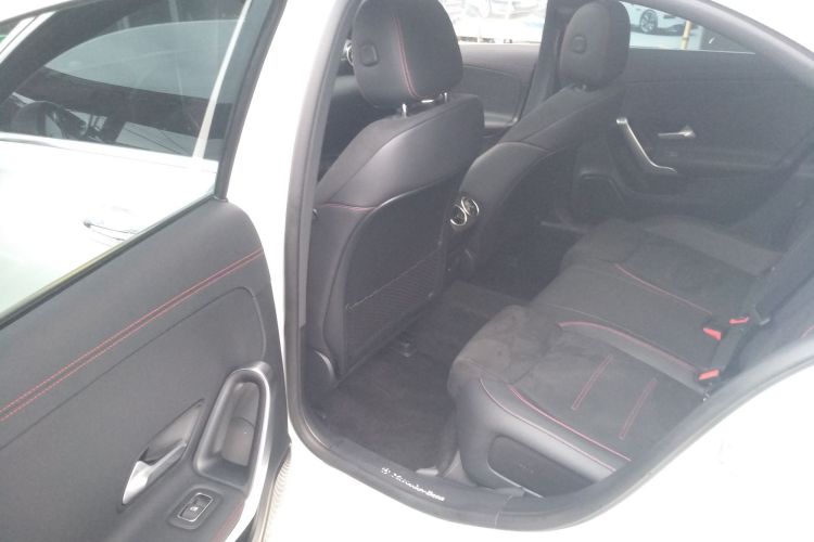 奔驰A级 2024款 改款 A 200 L 时尚型中控内饰7004