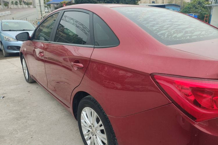 别克 英朗 2017款 15N 自动精英型车身外观4