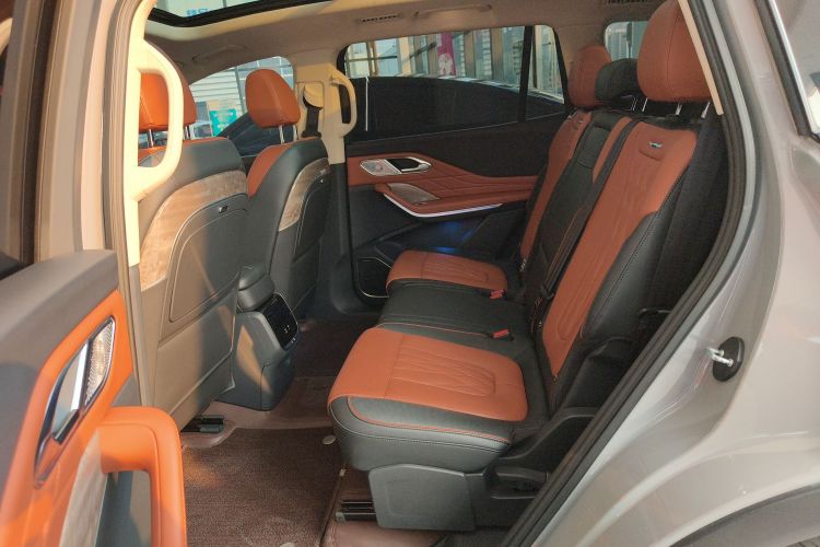 红旗HS7 2023款 2.0T 自动四驱旗领版 七座中控内饰21