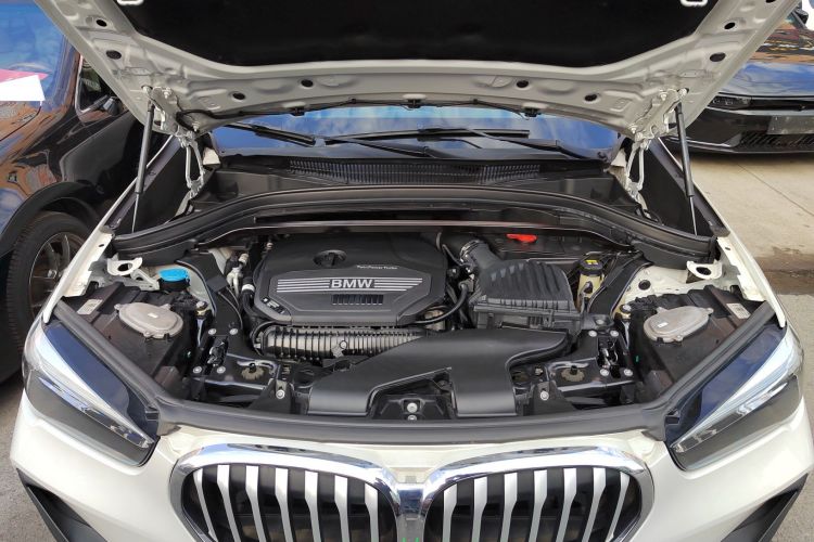 宝马X1 2020款 sDrive25Li 领先型机舱底盘24