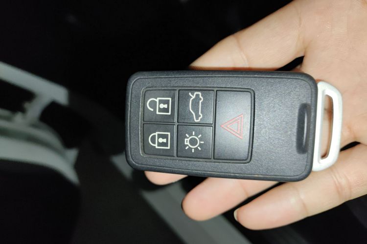 沃尔沃V40 2017款 T3 智逸版中控内饰11