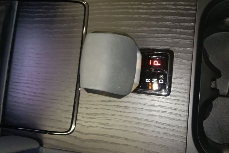 路虎 发现运动版 2024款 豪华定制版中控内饰18