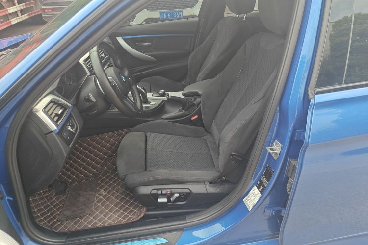 宝马3系 2018款 320i M运动套装中控内饰19