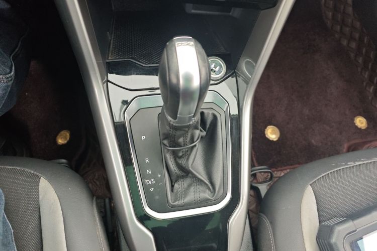 大众 T-ROC探歌 2018款 280TSI DSG两驱进取型 国V中控内饰18