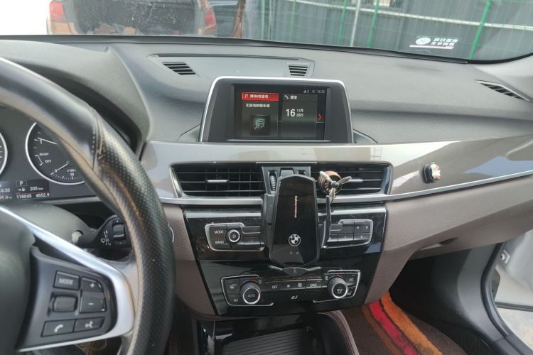 宝马X1 2018款 sDrive18Li 尊享型中控内饰16