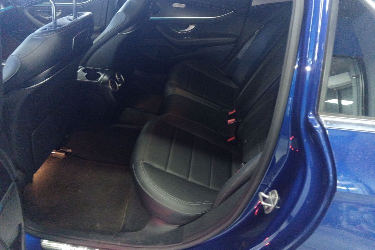 奔驰E级 2018款 E 300 L 运动豪华型中控内饰7004