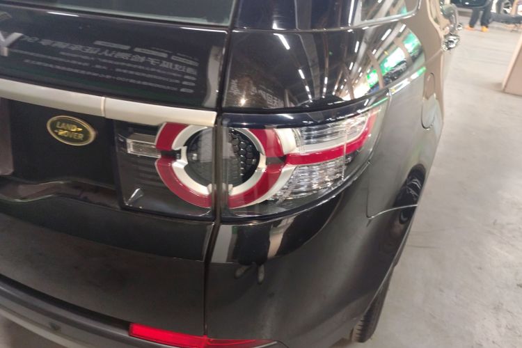 路虎 发现神行 2018款 240PS SE版车身外观9