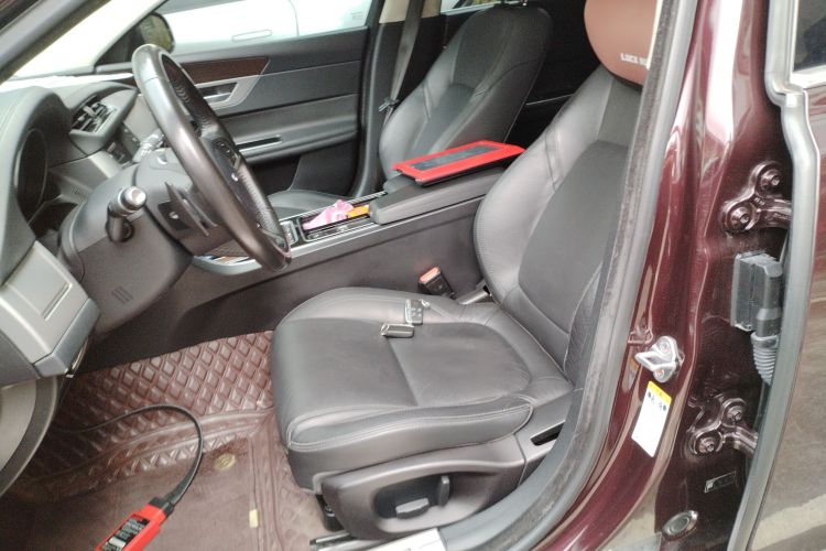 捷豹XFL 2018款 XFL 2.0T 200PS 精英版局部细节19