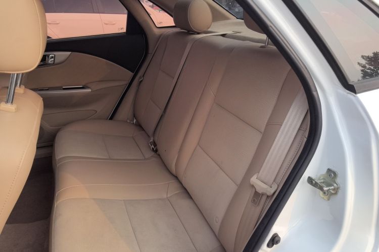 别克 凯越 2013款 1.5L 自动经典型中控内饰21