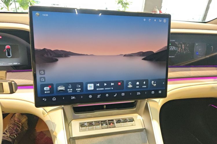 腾势Z9 2024款 1100km 四驱Ultra版中控内饰16