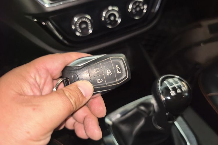 东南DX3 2018款 1.5L 手动尊贵型中控内饰11