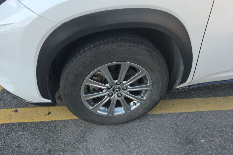 雷克萨斯NX 2020款 200 前驱 锋行版 国VI车身外观6006