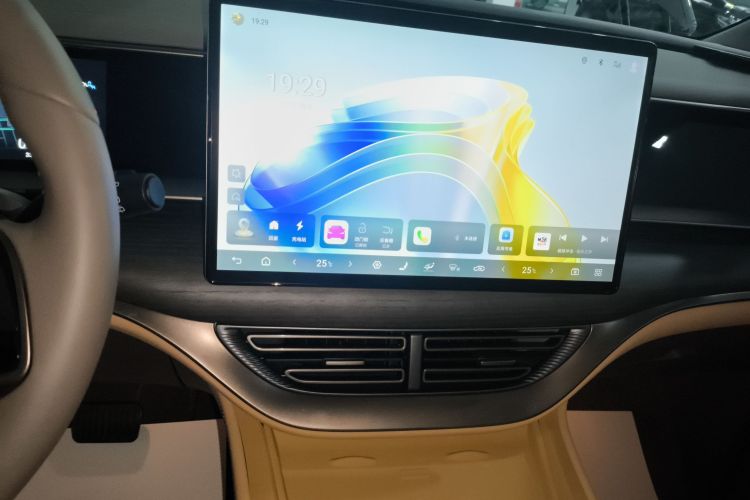 腾势D9 2022款 DM-i 970 四驱尊荣型中控内饰16