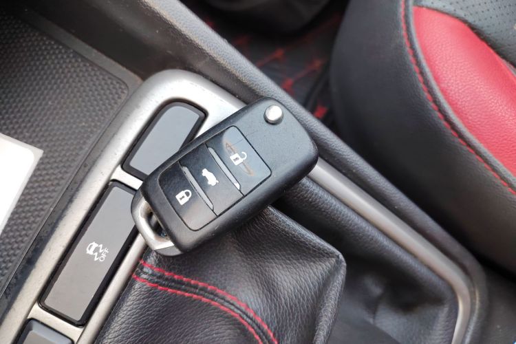 长安 逸动 2016款 XT 1.6L 手动俊酷型中控内饰11