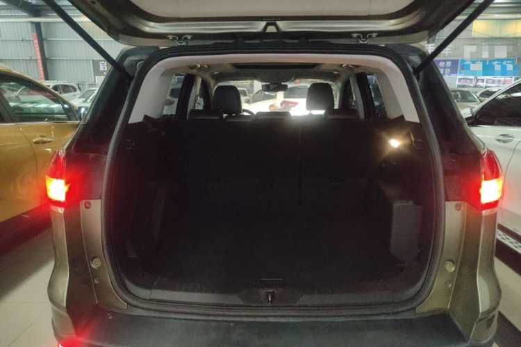 福特 翼虎 2013款 1.6L GTDi 两驱风尚型机舱底盘23