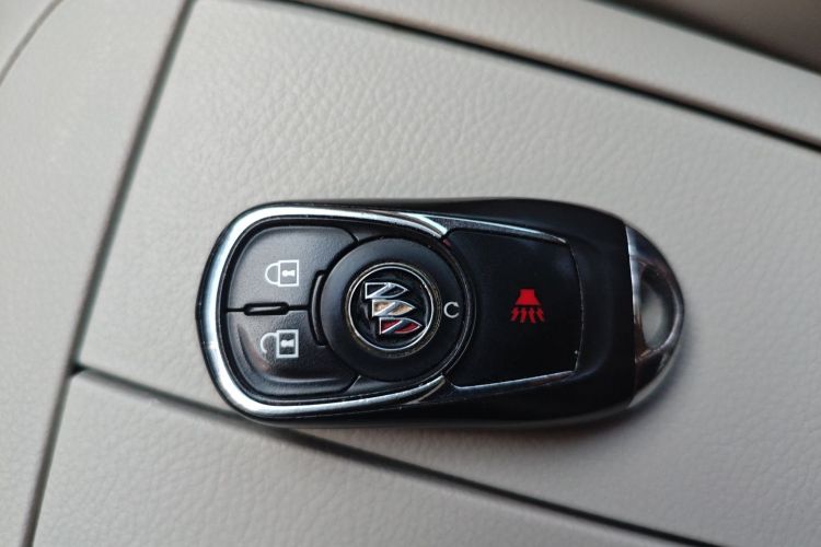 别克GL8 2023款 陆上公务舱 舒适型中控内饰11