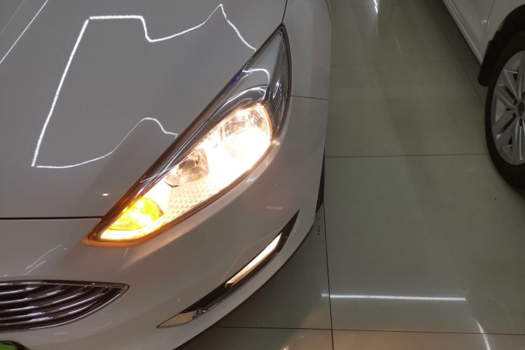 福特 福克斯 2015款 三厢 EcoBoost 125 自动超能风尚型局部细节36